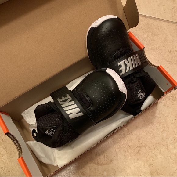 nike team hustle d8 toddler